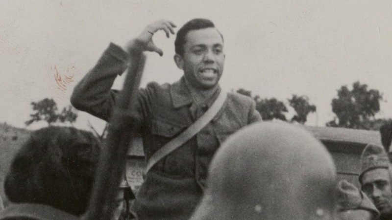 Miguel Hernández durante la Guerra Civil.