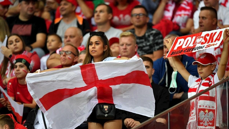 La grada polaca en el partido entre Inglaterra y Polonia.