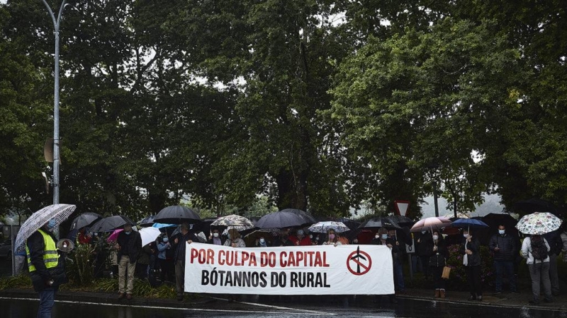 Manifestacion en la Carballeira de Seilan, en el municipio de A Baña, contra el plan de parques eolicos propuestos para Galicia