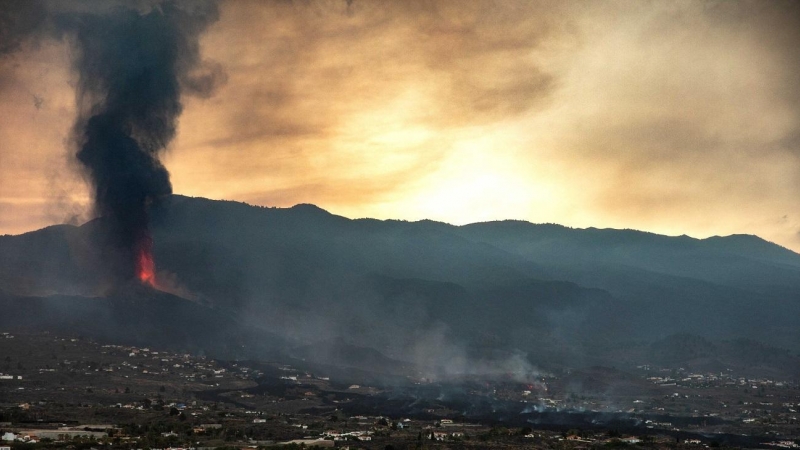 La lava que sale del volcán de Cumbre Vieja, en El Paso, este jueves 23 de septiembre de 2021.