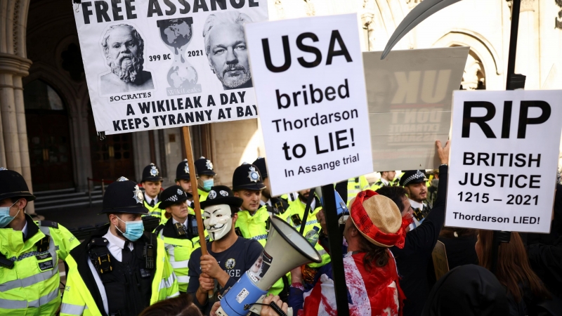 Supporters of Wikileaks founder Julian Assange protest outside the Royal Courts of Justice in London, Britain, October 27, 2021. REUTERS/Henry Nicholls
