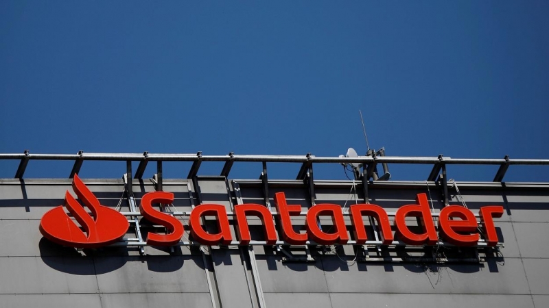 El logo del Banco Santander en sus oficinas en Varsovia (Polonia). REUTERS/Kacper Pempel