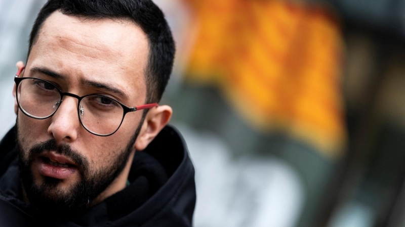 El rapero español José Miguel Arenas Beltrán, más conocido como Valtonyc, habla con periodistas sobre su caso de extradición el 26 de noviembre de 2019 en Bruselas.