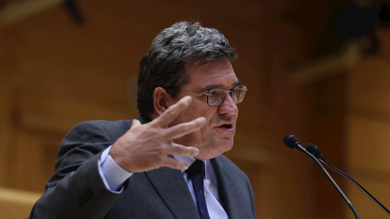 El ministro de Seguridad Social, José Luis Escrivá, interviene durante la sesión de control al Gobierno en el pleno del Senado, este martes en Madrid.