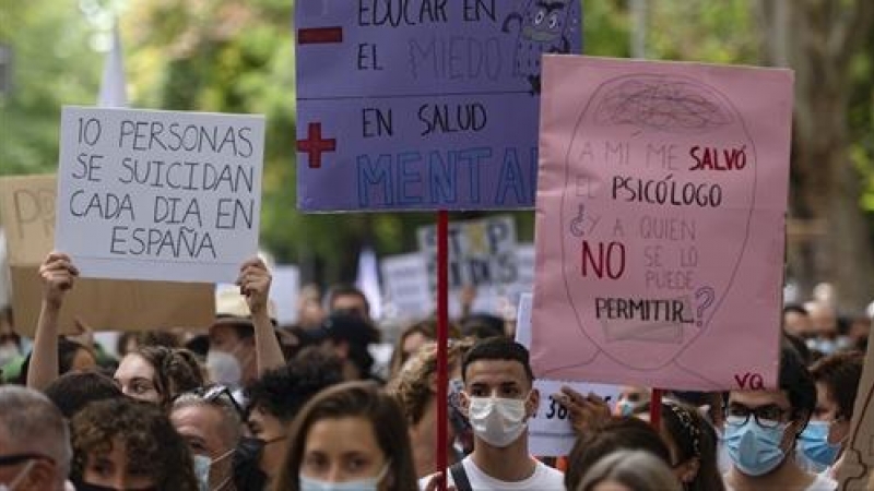 Manifestación por un Plan Nacional de Prevención del Suicidio, a 11 de septiembre de 2021, en Madrid (España). Esta manifestación ha sido convocada por la plataforma ‘Stop Suicidios’ con el objetivo de reivindicar un Plan Nacional de Prevención del Suicid