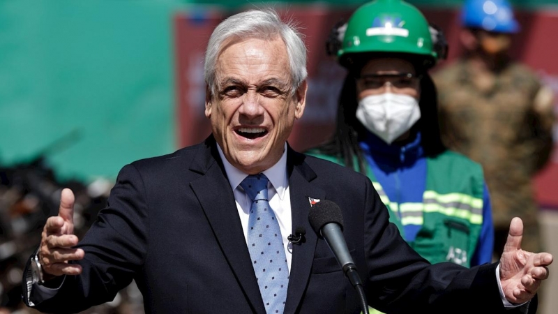 El presidente de Chile, Sebastián Piñera, pronuncia un discurso durante el acto de destrucción de más de 13.600 armas.