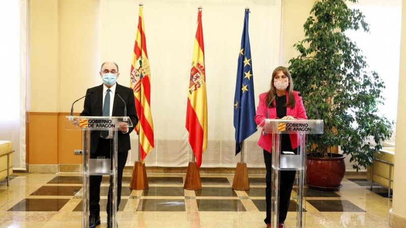 21/10/2020 El presidente del Gobierno de Aragón, Javier Lambán, con su consejera de Sanidad, Sira Repollés