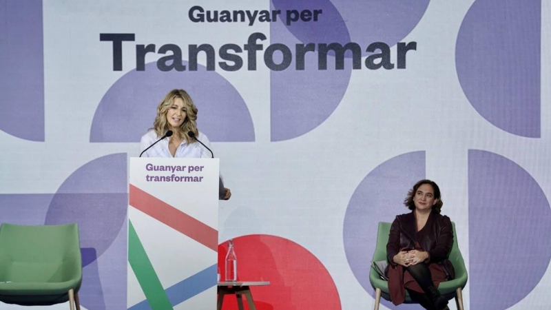 Yolanda Díaz i Ada Colau durant l'acte de cloenda de la III Assemblea Nacional de Catalunya en Comú.