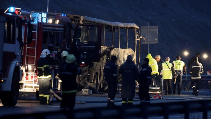 La autopista de Bosnek (Bulgaria) donde el autobús ardió en llamadas.