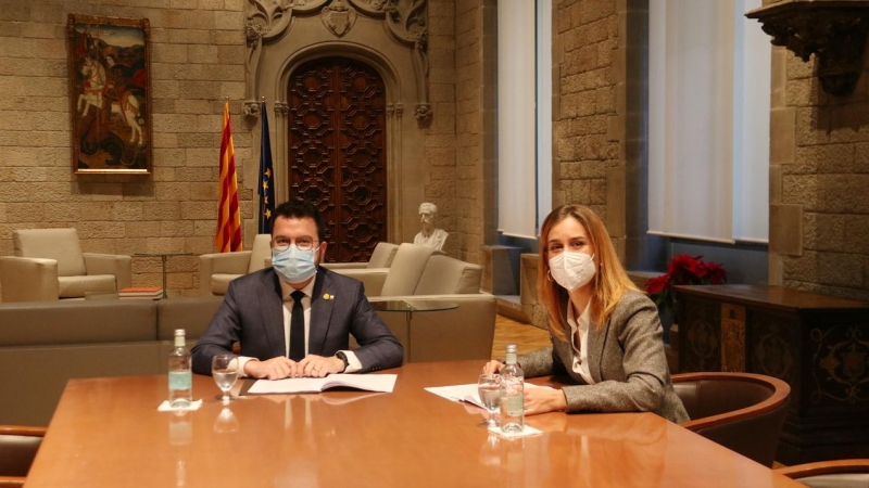 El president de la Generalitat, Pere Aragonès, reunit amb la líder d'En Comú Podem al Parlament, Jéssica Albiach.