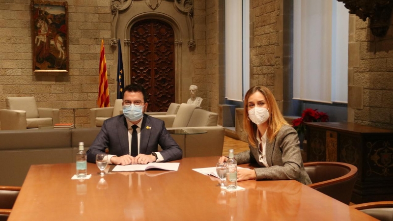 El president de la Generalitat, Pere Aragonès, reunit amb la líder d'En Comú Podem al Parlament, Jéssica Albiach.