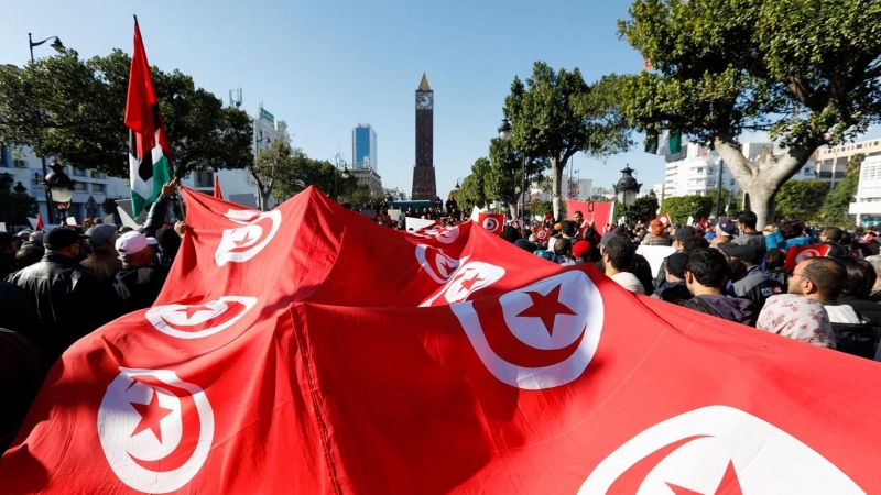 17/12/21 Numerosos manifestantes protestan contra el presidente Kais Saied en Túnez