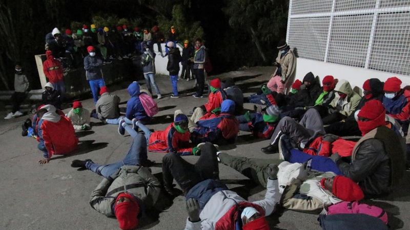 Más de un centenar de subsaharianos han abandonado las instalaciones del Centro de Estancia Temporal de Inmigrantes (CETI) en señal de protesta.