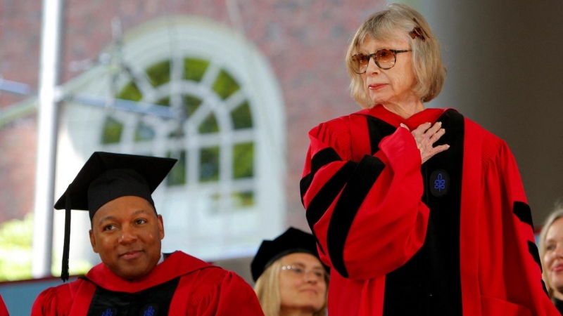 Ceremonia en la que la escritora Joan Didion recibe el título honorario de Doctora en Letras en la Universidad de Harvard en Cambridge, a 4 de junio de 2009.