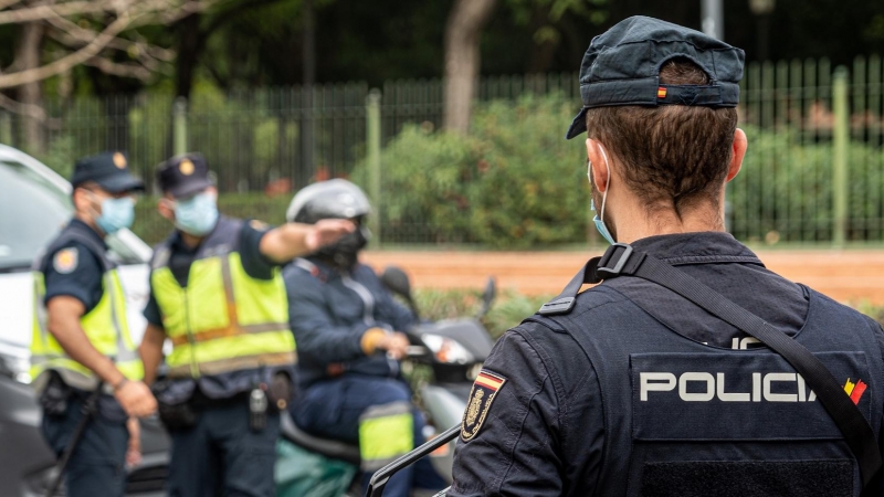 25/01/2022-Agentes de la Policía Nacional en la Avenida de Portugal de Sevilla a 06 de noviembre 2020.