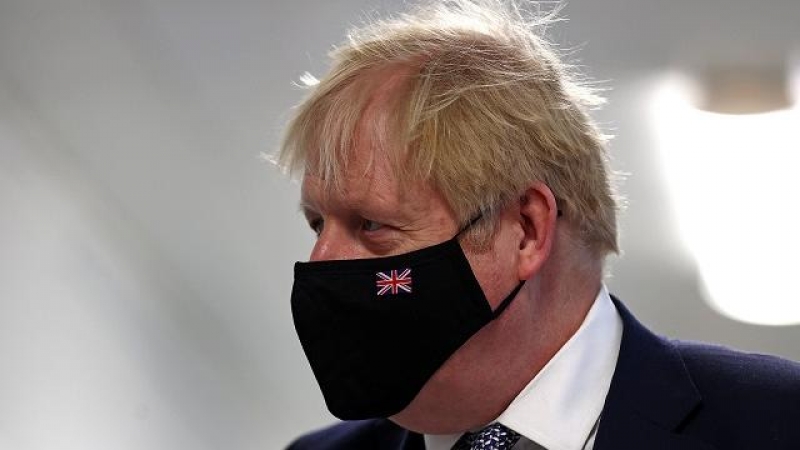 El primer ministro del Reino Unido, Boris Johnson, visita el Hospital de la Universidad de Milton Keynes en Buckinghamshire (24/01/2022).