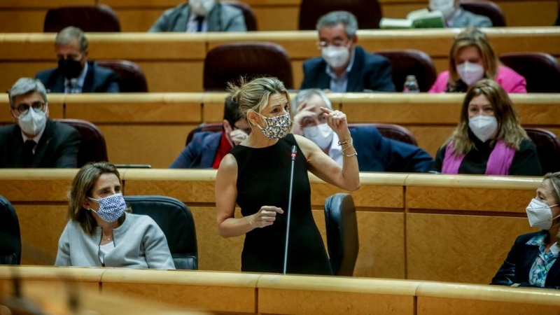 La vicepresidenta segunda del Gobierno y ministra de Trabajo y Economía Social, Yolanda Díaz, interviene en una sesión de control al Gobierno, en el Senado, a 1 de febrero de 2022, en Madrid.