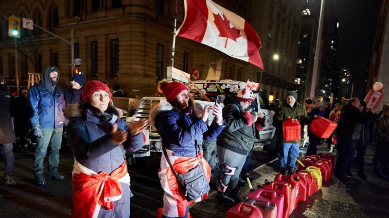 Camioneros protestan en Ottawa, el 9 de febrero de 2022.