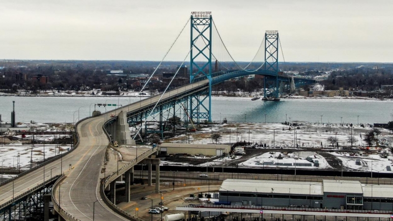 Foto aérea del puente Ambassador (Canadá).