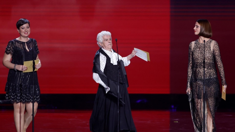 Guillermo Montesinos, Macarena gómez y Ana Rubio durante la gala de la 36 edición de los Premios Goya que tiene lugar este sábado en el Palau de les Arts de Valencia. EFE/kai forsterling