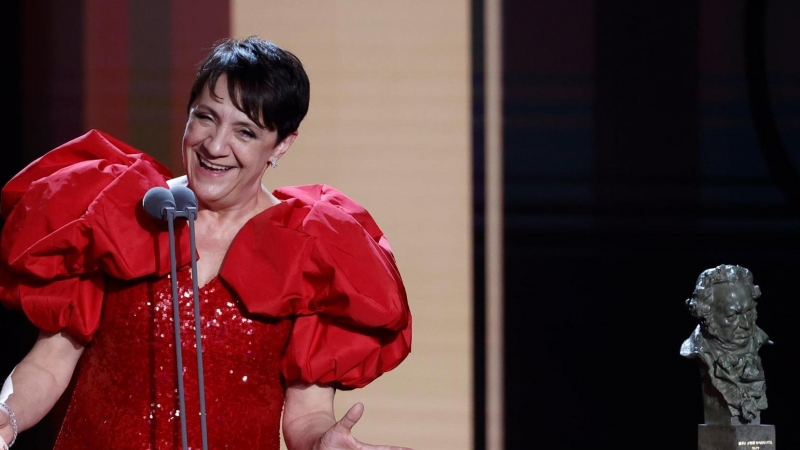 La actriz Blanca Portillo tras recibir el Goya a 'Mejor actriz protagonista' por su trabajo en 'Maixabel' durante la gala de la 36 edición de los Premios Goya que tiene lugar este sábado en el Palau de les Arts de Valencia. EFE/Kai forsterling.