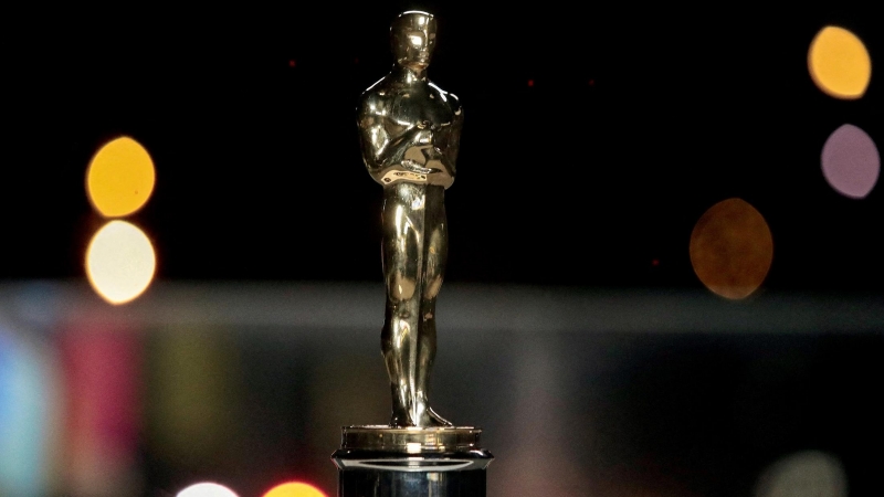 15/02/2022-Una estatuilla de los Oscar en exhibición en una proyección de los Oscar en París, Francia, el 26 de abril de 2021