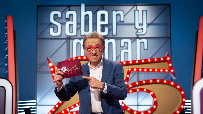 16/2/22-El presentador Jordi Hurtado posa en la celebración de los 25 años del programa ‘Saber y Ganar’, en el centro de producción de RTVE de Catalunya, a 10 de febrero de 2022, en Sant Cugat del Vallès, Barcelona.
