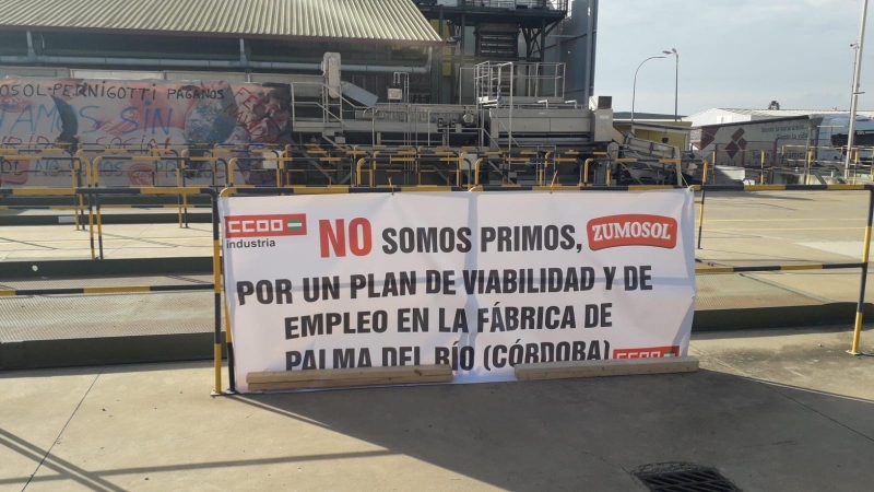 Pancarta de protesta por la situación de los trabajadores de Zumosol