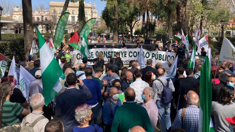 La manifestación del 28F en Sevilla: Andalucía se construye con lo público.