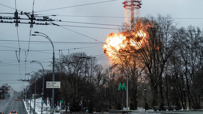 Explosión en la torre de televisión de Kiev, atacada por el ejército ruso el pasado 1 de marzo.