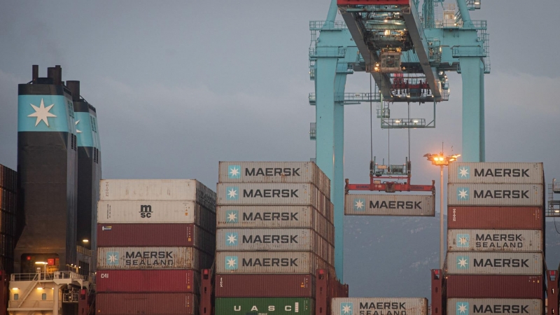 Los buques ,Maersk Denver y Mary Maersk, en la terminal de APM, gestionada por Maerks .en el puerto de Algeciras (Cádiz),