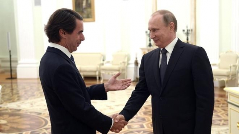 Vladimir Putin con José María Aznar, en 2016, en el Krelim, durante una visita privada del expresidente español