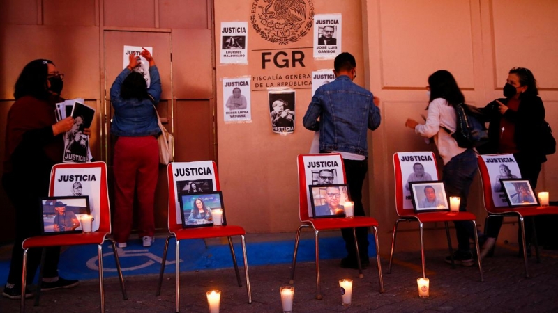 Protesta de periodistas el pasado mes de febrero ante la Fiscalía General de México contra los ataques y crímenes contra la prensa.
