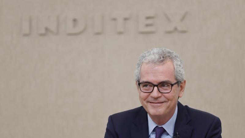 El presidente saliente de Inditex, Pablo Isla, presenta los resultados del ejercicio fiscal de la multinacional en 2021 textil, en Arteixo. EFE/ Cabalar