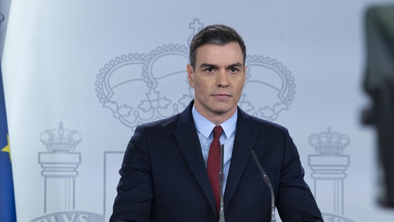 El presidente del Gobierno, Pedro Sánchez, durante la rueda de prensa posterior al Consejo de Ministros extraordinario en el que se decretó el Estado de alarma para hacer frente a la expansión del Coronavirus COVID 19 en marzo de 2020.