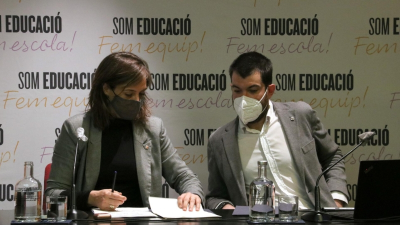 18/03/2022 - La secretària de Transformació Educativa, Núria Mora, i el director general d'Innovació, Joan Cuevas.