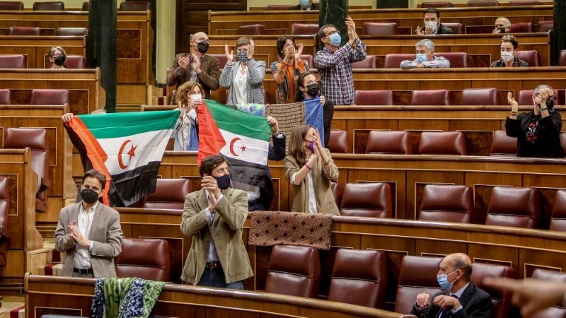 22/03/2022. El grupo parlamentario Unidas Podemos, protesta a favor del Pueblo Saharaui, durante una sesión plenaria en el Congreso de los Diputados, a 22/03/2022.