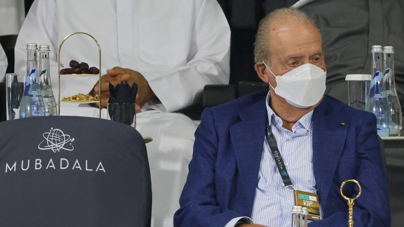 El rey emérito Juan Carlos I, en una de sus últimas apariciones públicas, en el torneo de tenis de Abu Dhabi, el pasado mes de diciembre. Giuseppe CACACE / AFP