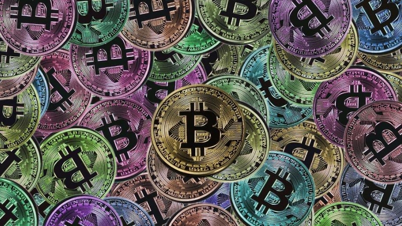Representación de bitcoins como tokens físicos.
