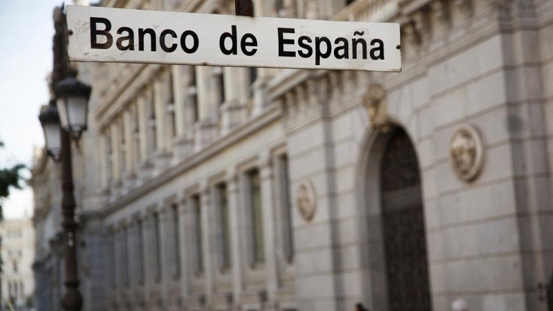 El letrero de la entrada de la estación de metro de Banco de España, junto a su sede en el centro de Madrid. REUTERS/Sergio Perez