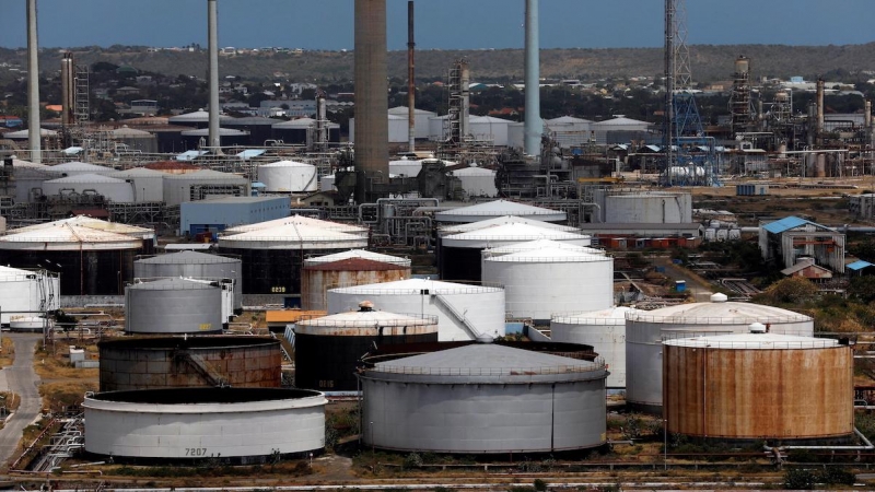 Imagen de archivo de una refinería de petróleo en Curazao, a 22 de febrero de 2019.