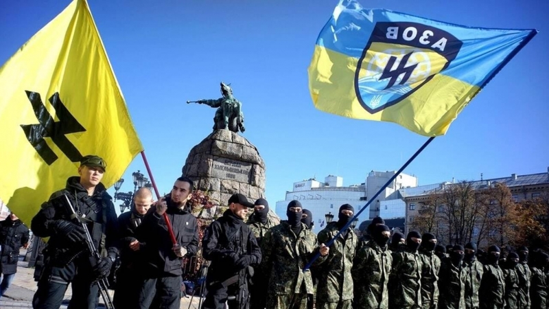 Miembros del Batallón Azov en un acto en el centro de Kiev.
