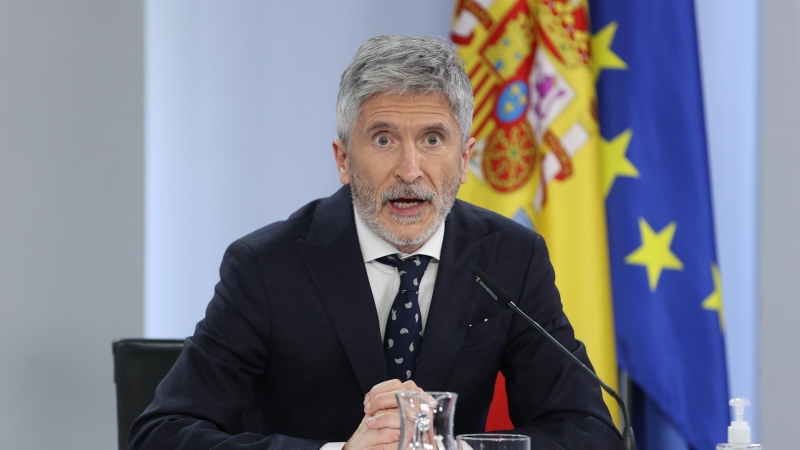El ministro de Interior, Fernando Grande-Marlaska, durante la rueda de prensa posterior a la reunión del Consejo de Ministros celebrada este martes 12 de abril de 2022 en Moncloa.