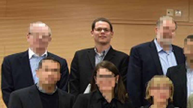 Fotografía de Matan Caspy rodeado de los otros patronos del consejo administrativo de la Fundación Hadassah Internacional en Israel en abril de 2015