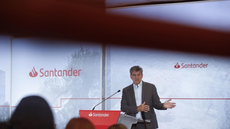 El consejero delegado del banco Santander, José Antonio Álvarez, durante la presentación de los resultados del primer trimestre de 2022 en la Ciudad Grupo Santander, en Boadilla del Monte. EFE/ Javier Lizon