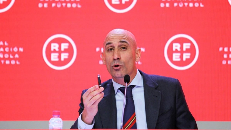 Luis Rubiales, presidente de la RFEF (Real Federación Española de Fútbol) durante una conferencia de prensa en la Ciudad del Fútbol el 20 de abril de 2022 en Las Rozas, Madrid.