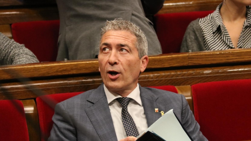 El conseller Josep González-Cambray, durant el ple del Parlament.