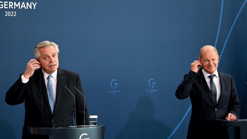 12/05/2022 - El canciller alemán Olaf Scholz  y el presidente argentino Alberto Fernández, asisten a una rueda de prensa tras una reunión en la Cancillería en Berlín, Alemania, el 11 de mayo de 2022. (Alemania).