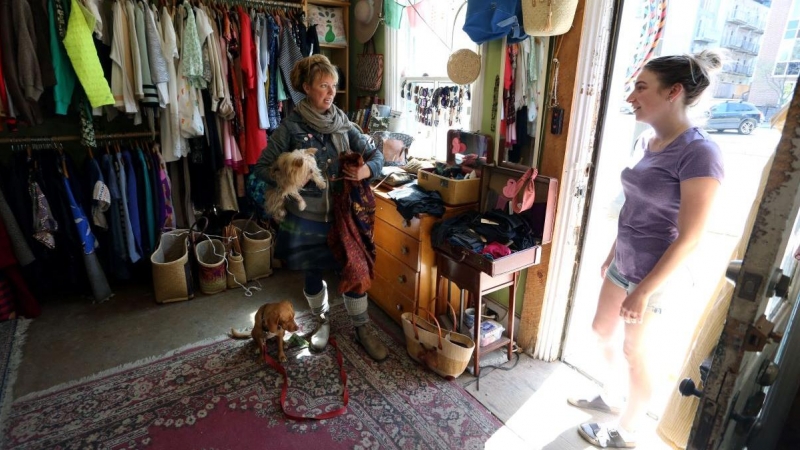 La propietaria de Adorit Boutique, Emma Inns, se ha querido sumar también a la iniciativa de trabajar con sus mascotas.