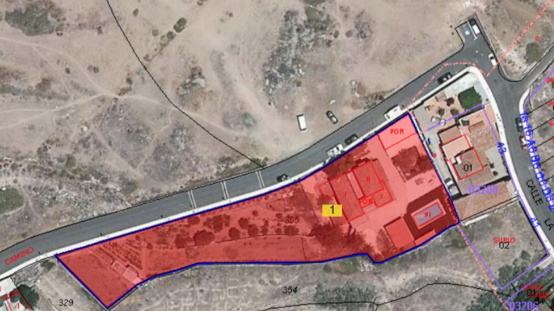 Sombreada de rojo la finca 355 del polígono 6 de Adeje, declarada rústica con protección natural, de 2.796 metros cuadrados.